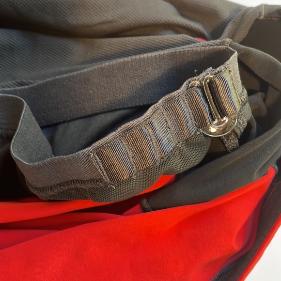 Lululemon spin it to win it tank top. Red and black. Size 8 - Picture 8 of 11